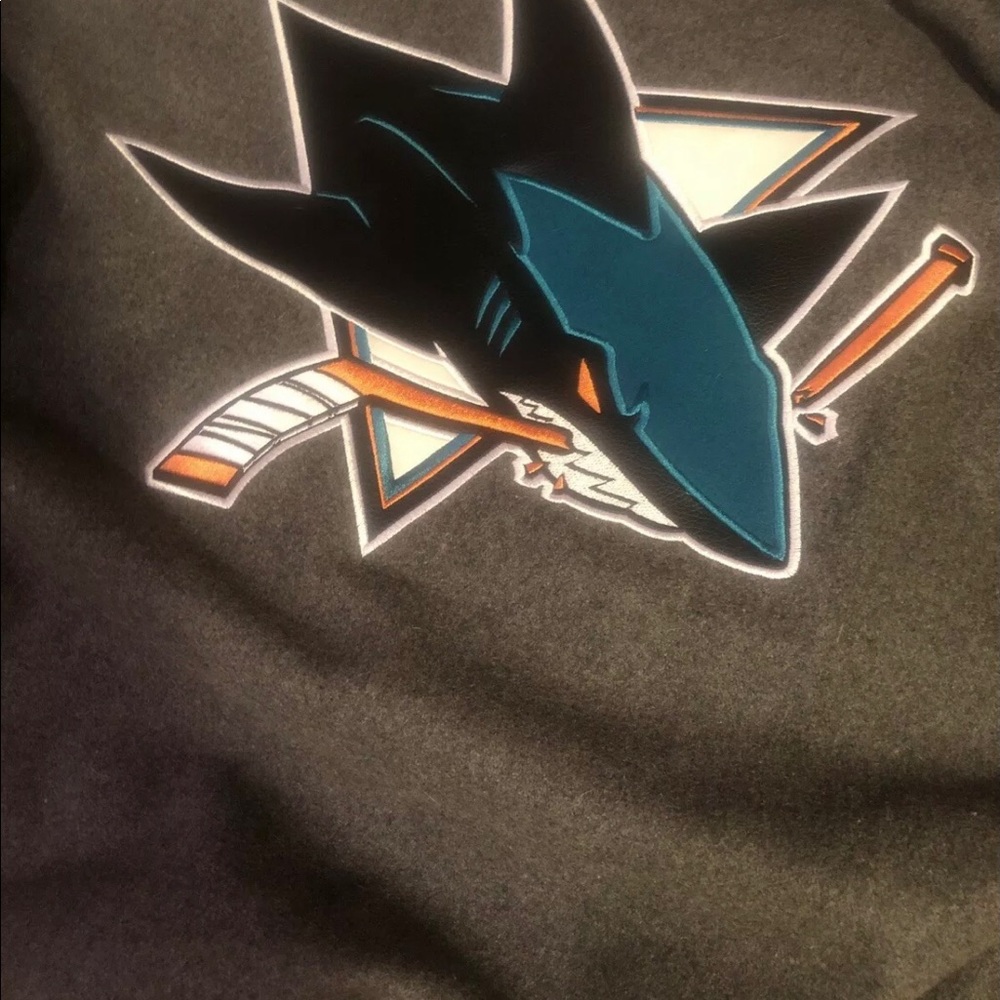 Reversible San Jose Sharks jacket & Brent Burns jersey - Picture 3 of 14